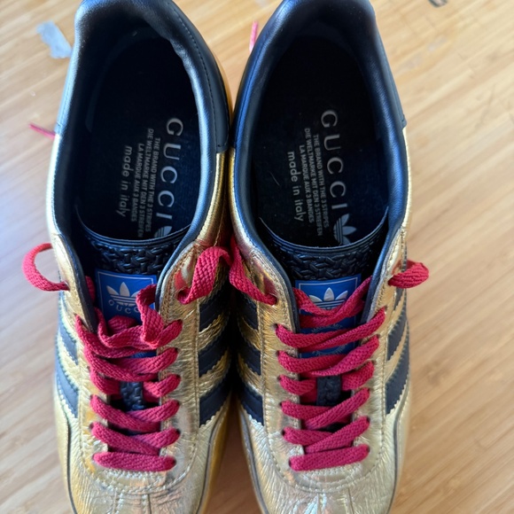 This is a Gucci x Adidas Gazelle Wedge sneaker in metallic gold - Picture 3 of 6